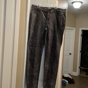 Kenzie The effortless ankle jeans size 10 $15 or 3 for $30